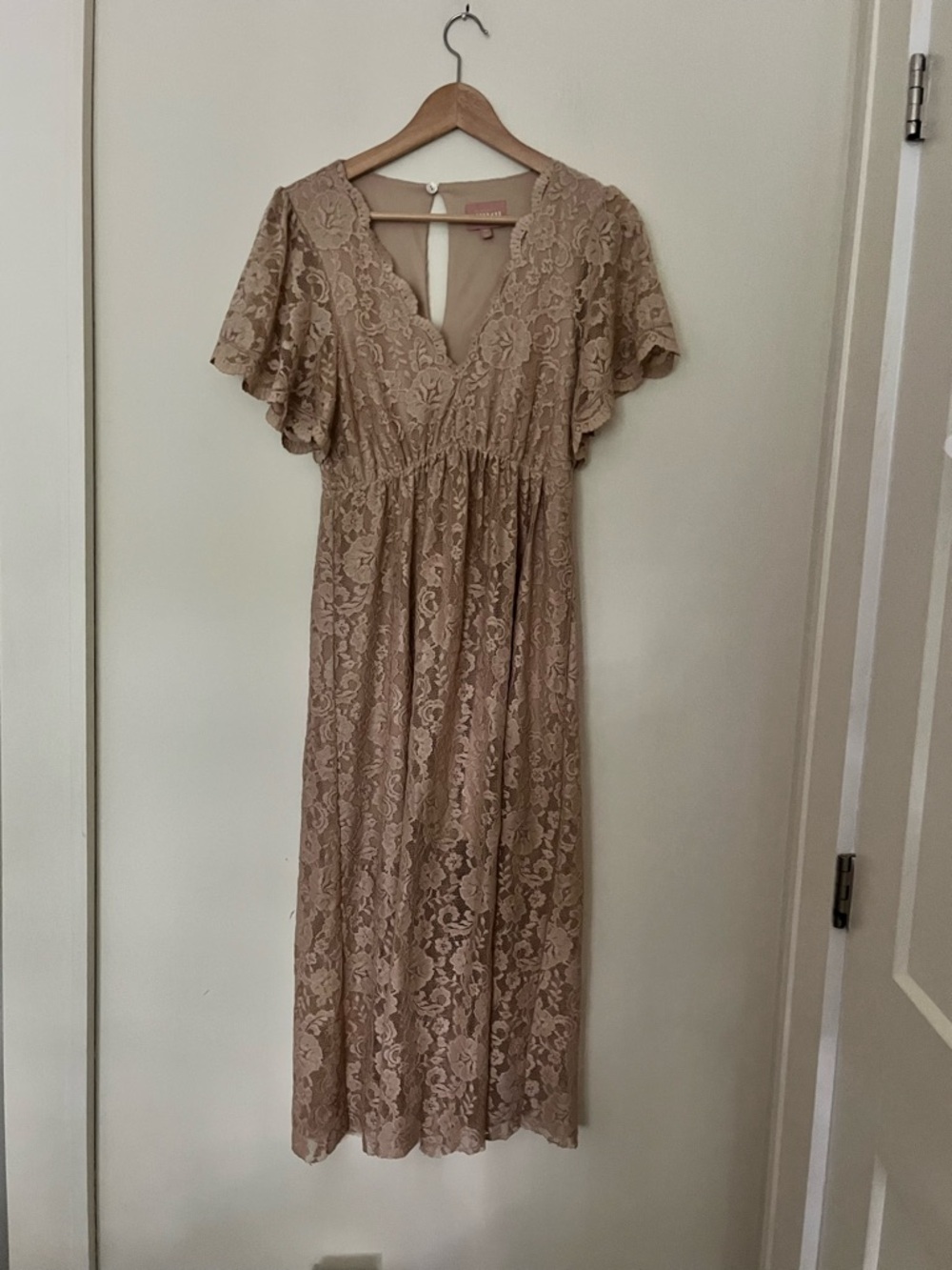 Show Me Your Mumu Champaign Lace Flutter Sleeve Midi Dress M